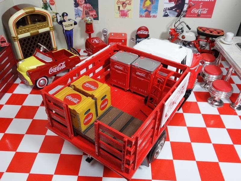 コカコーラ 設置デリバリートラック 1957カメオ Stake ERTL - メルカリ