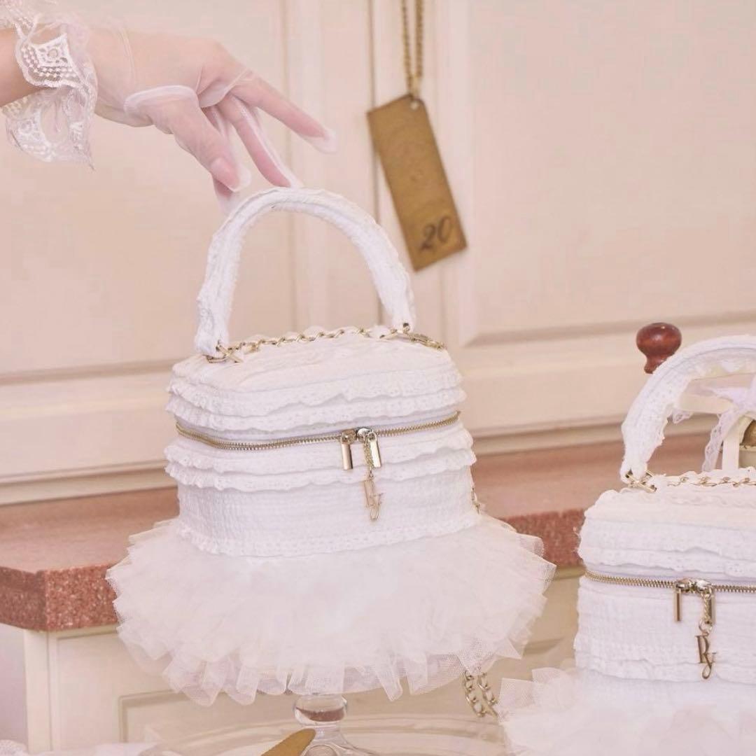 PEONY バニティバッグ Peony】コスメがSNSで話題のPeonyから新年を記念した特別なバニティ