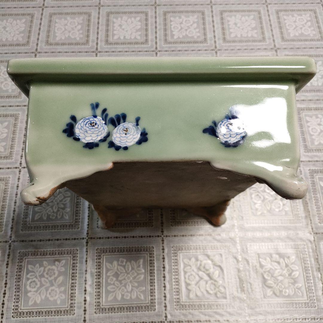 菊花紋様 脚付き長方形青磁水盤 盆栽鉢 陶磁器