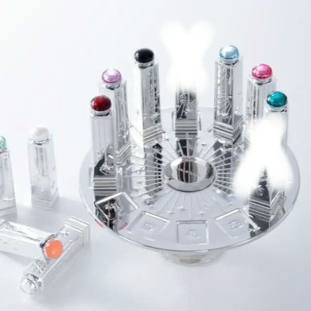 ジルスチュアートラッキージェムマイリップス&台座 ジルスチュアート ビューティ“星座石”をモチーフにした「ラッキー