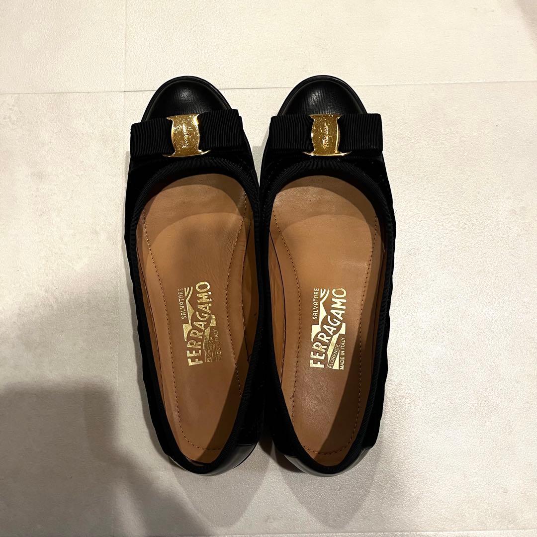 フェラガモ ブラック ベロアキルティングフラットシューズ - メルカリ