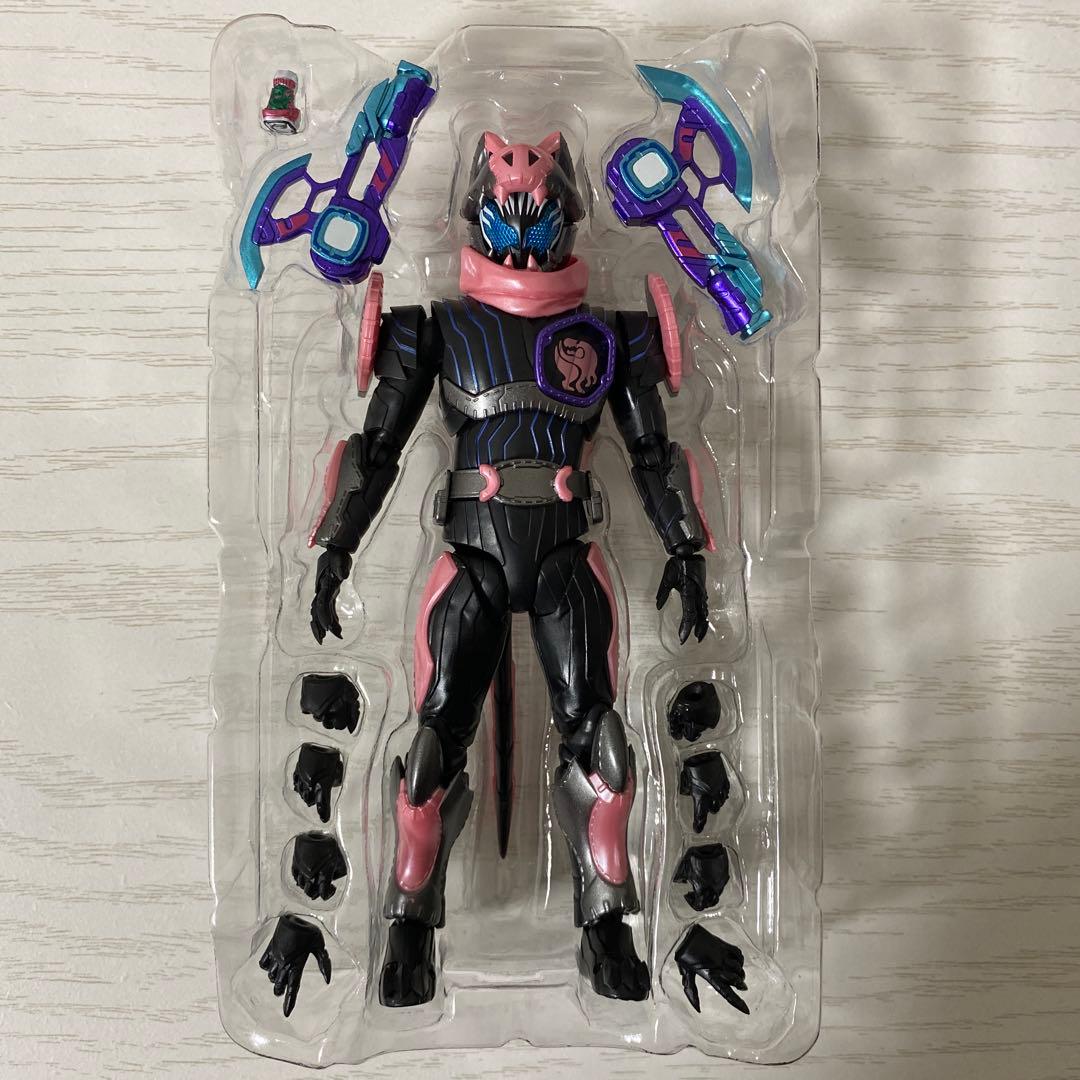 S.H.Figuarts 仮面ライダーリバイ バイス ライブ エビル ジャンヌ