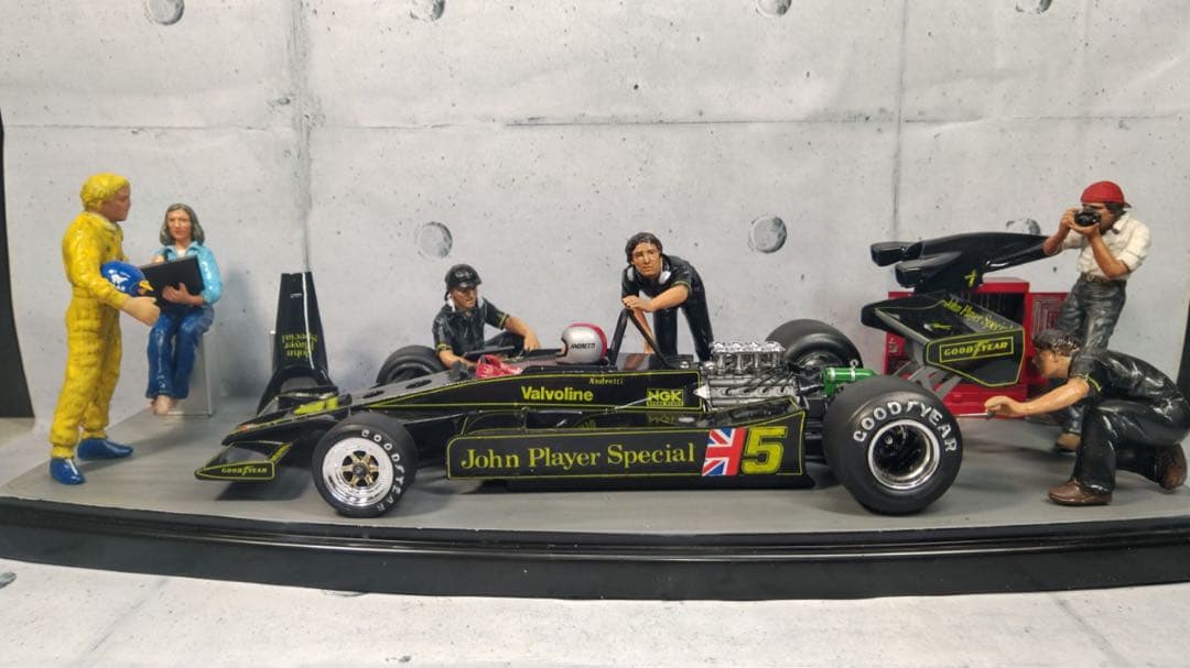 JPSロータス78完成品とタミヤ　モータースポーツチームセットの組合せ情景作品 Amazon | 1/20 グランプリコレクションNo.4 J．P．S．MkⅢ