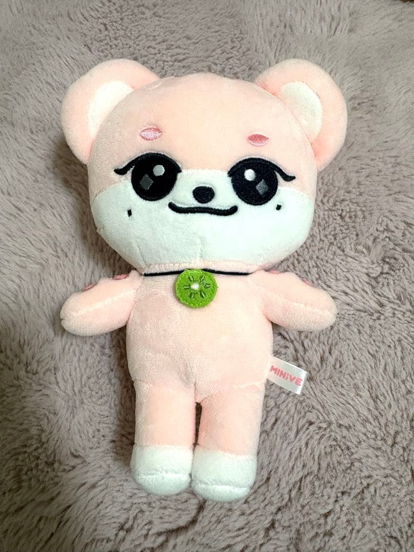 ive イソ イランイ ぬいぐるみMINIVEミニブ ERANG-E - メルカリ