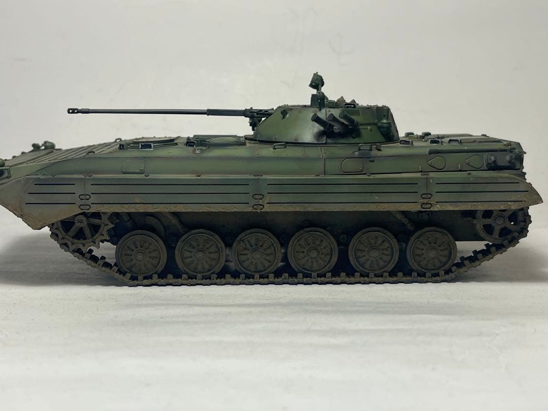 ドラゴン 1/35 BMP-2歩兵戦闘車 （完成品）