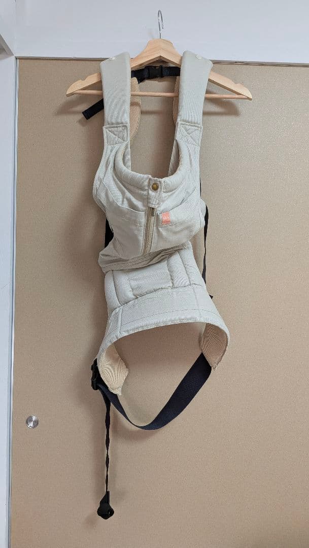 キューズベリー ニコ サンドベージュ 抱っこ紐 - メルカリ