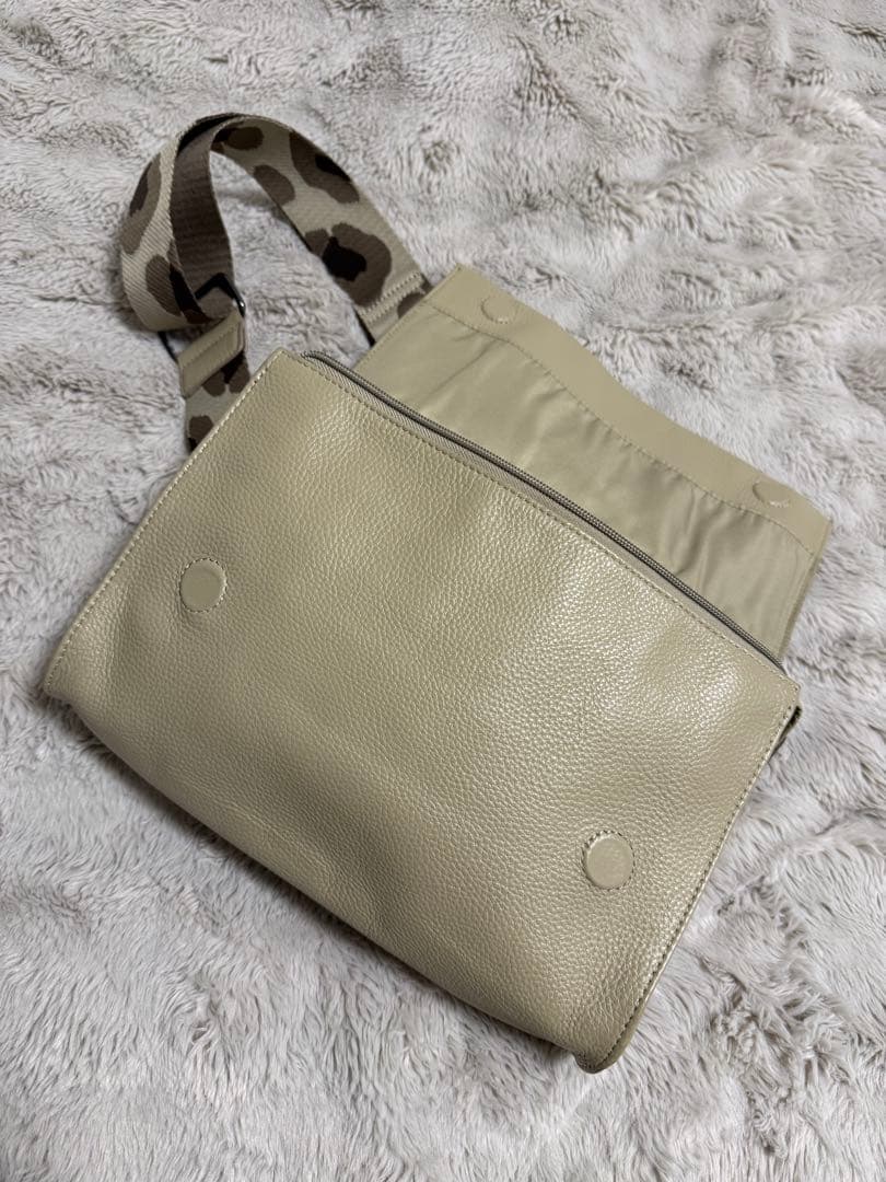 最終お値下げ☆アニマルベージュ☆イアパピオネ☆柄テープボディバッグ