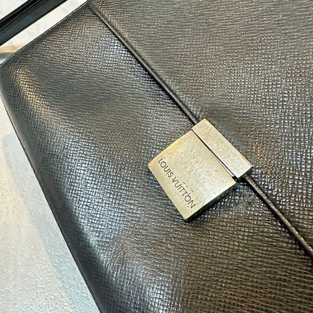 LOUISVUITTON クラッチバッグ タイガ セレンガ ブラック - メルカリ