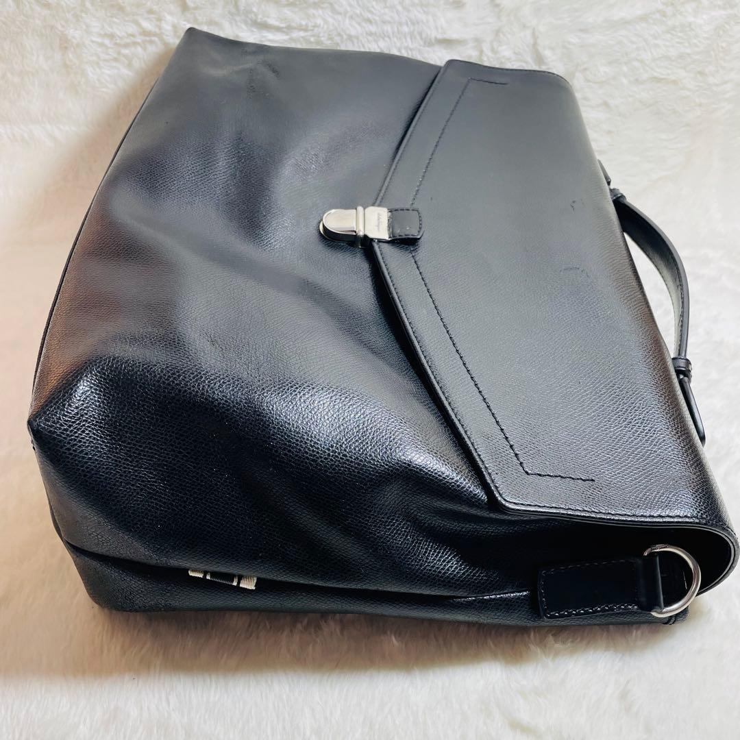 《美品》Salvatore Ferragamoレザー 2WAY ビジネスバッグ