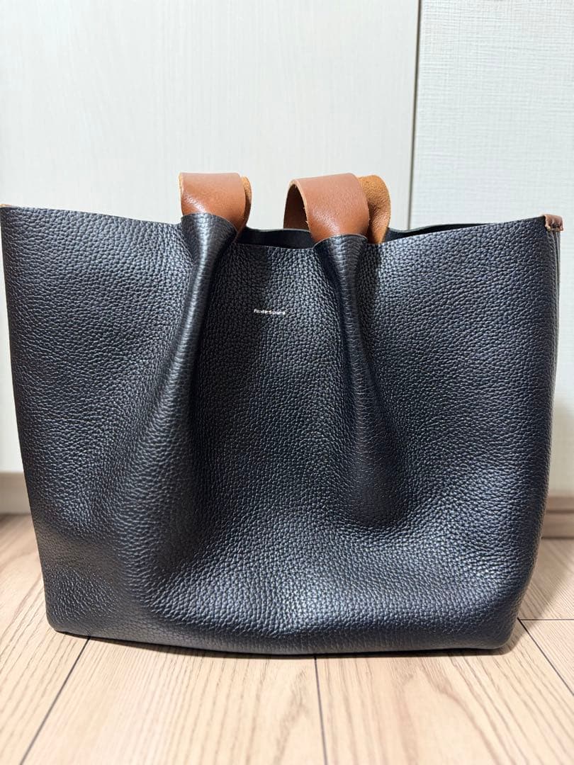 Hender Scheme ピアノバックM ブラック Piano Bag in Black | Hender Scheme | Covet + Lou | Covet + Lou