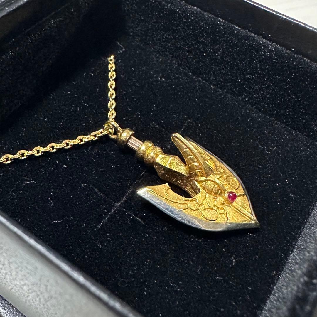 ジョジョの奇妙な冒険 黄金の風 黄金の矢 ペンダント - メルカリ