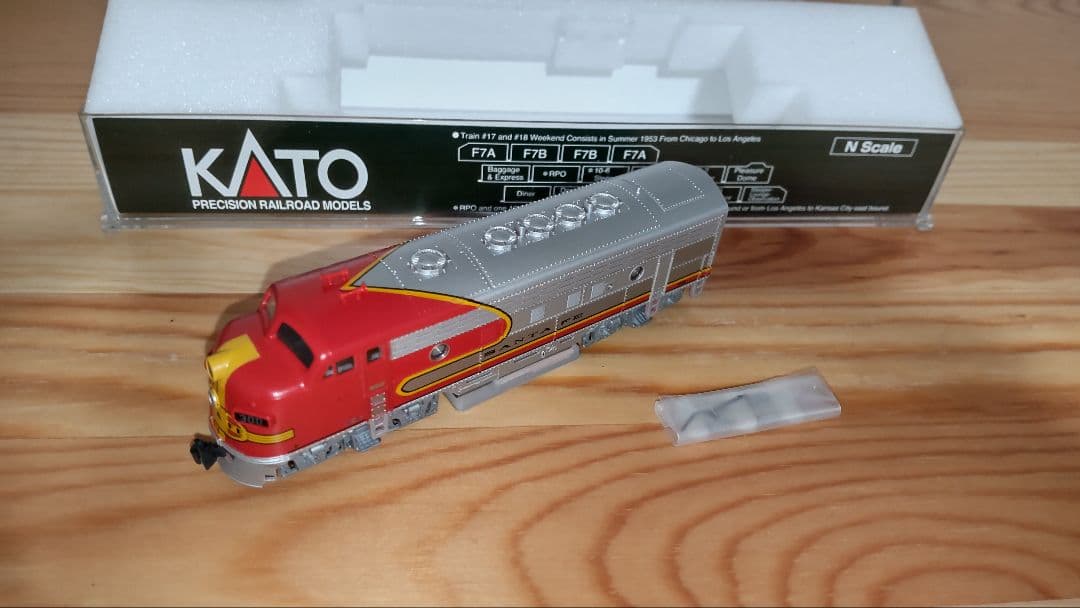 KATO EMD F7A SANTA FE塗装 [品番:176-2121]