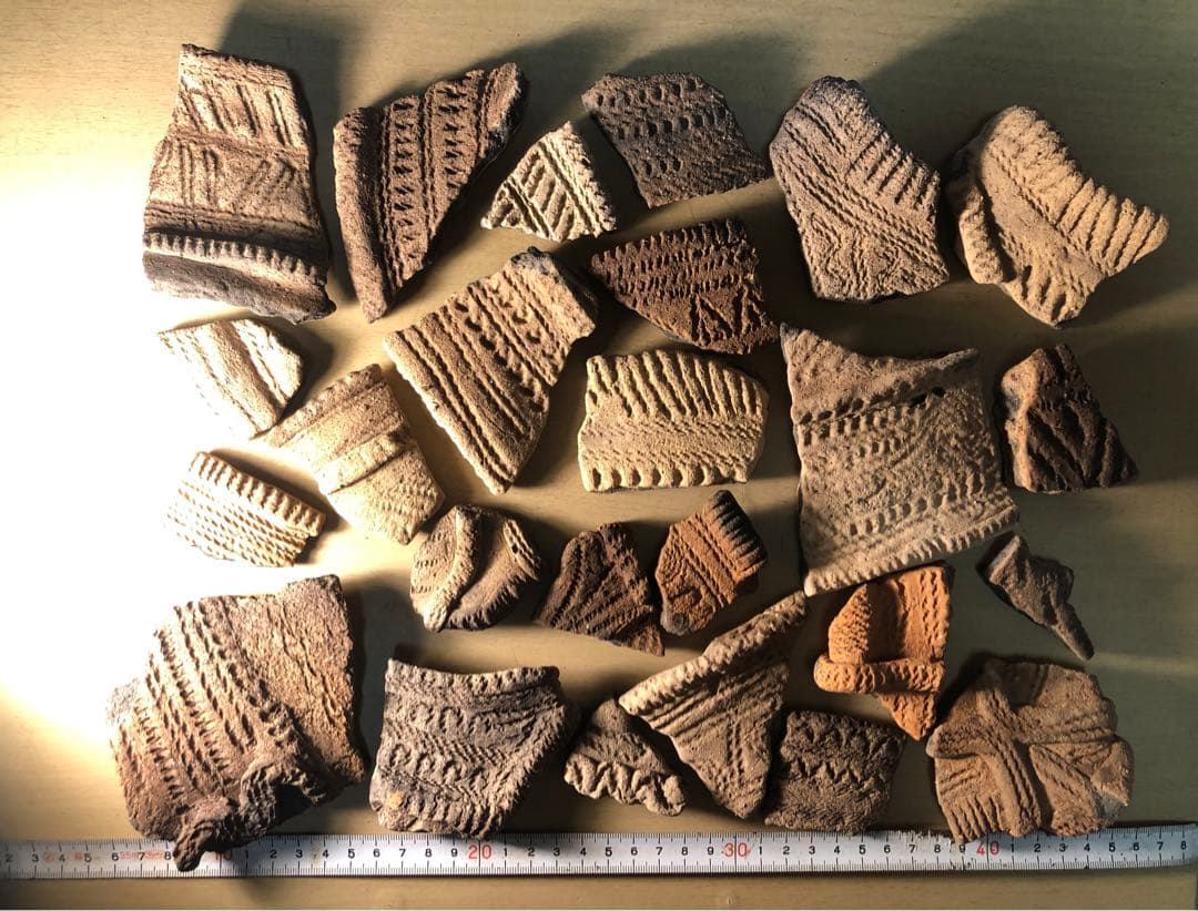 土器の欠片 縁の部分 No.706」です。 - メルカリ