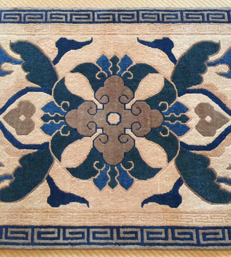 鍋島 段通 蟹牡丹 95cm × 191cm (京間の一畳分) ラグ・カーペット・