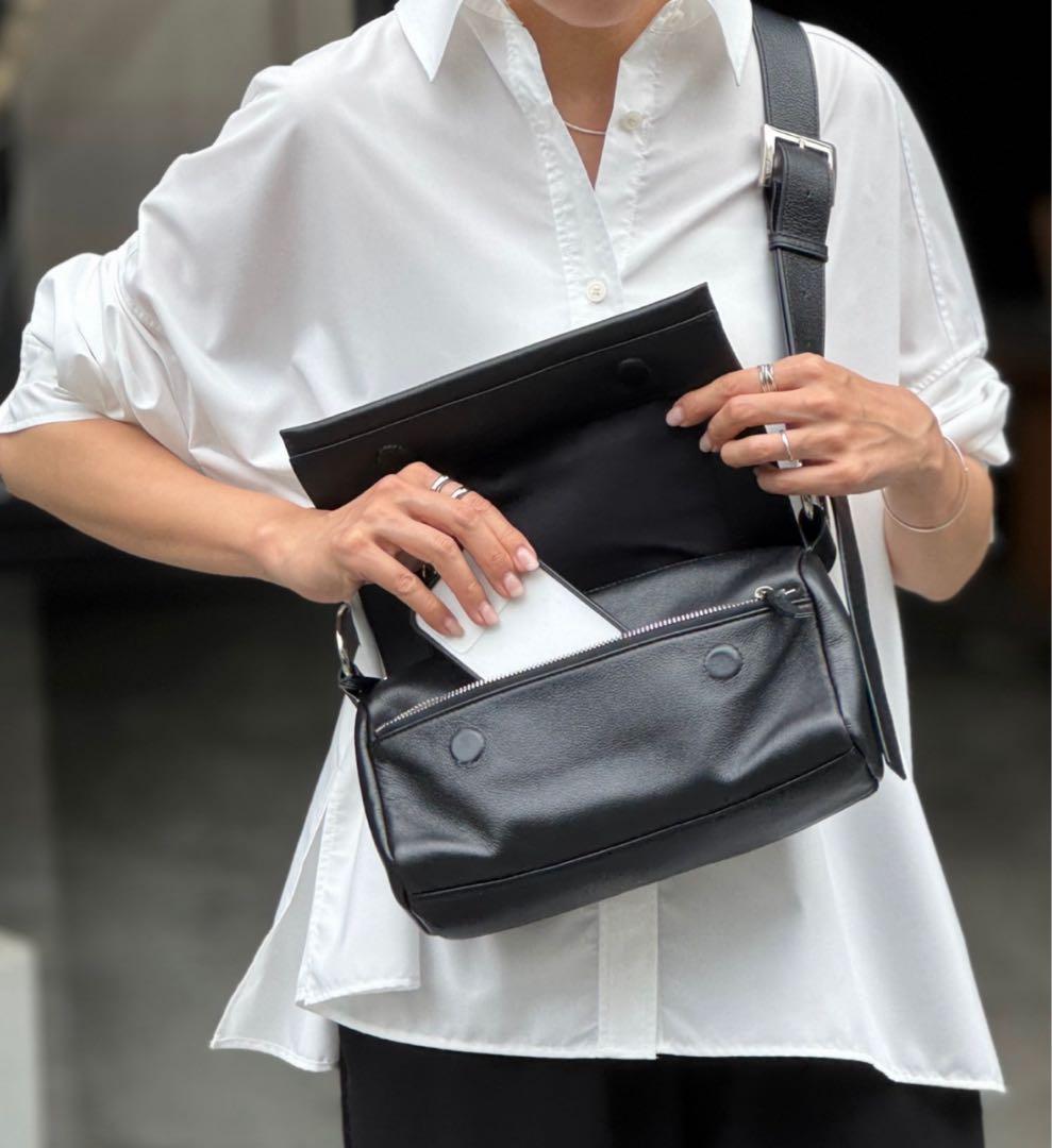 BEARDSLEY ビアズリー レザーボディバッグ - メルカリ