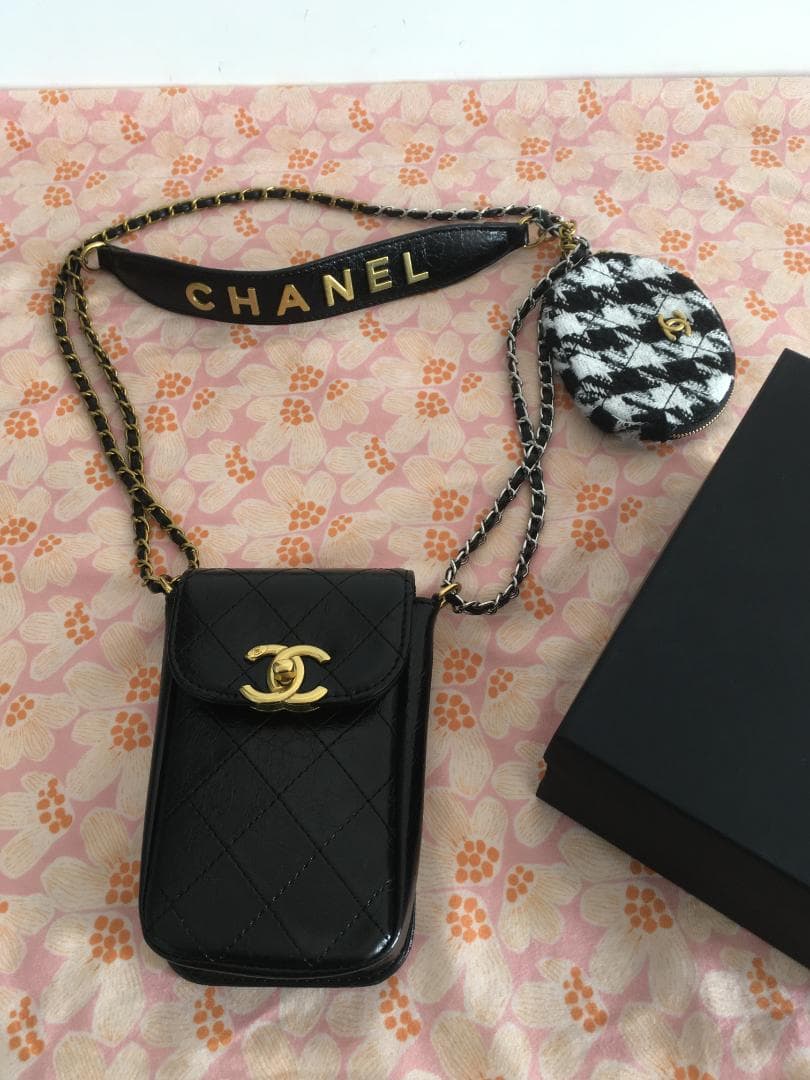 ブラック スマホショルダーバッグ《箱付き》