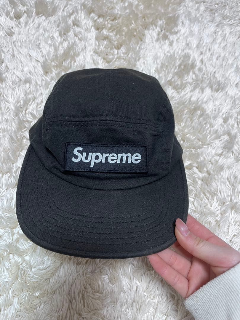 Supreme 黒 キャップ バックストラップ付き - メルカリ