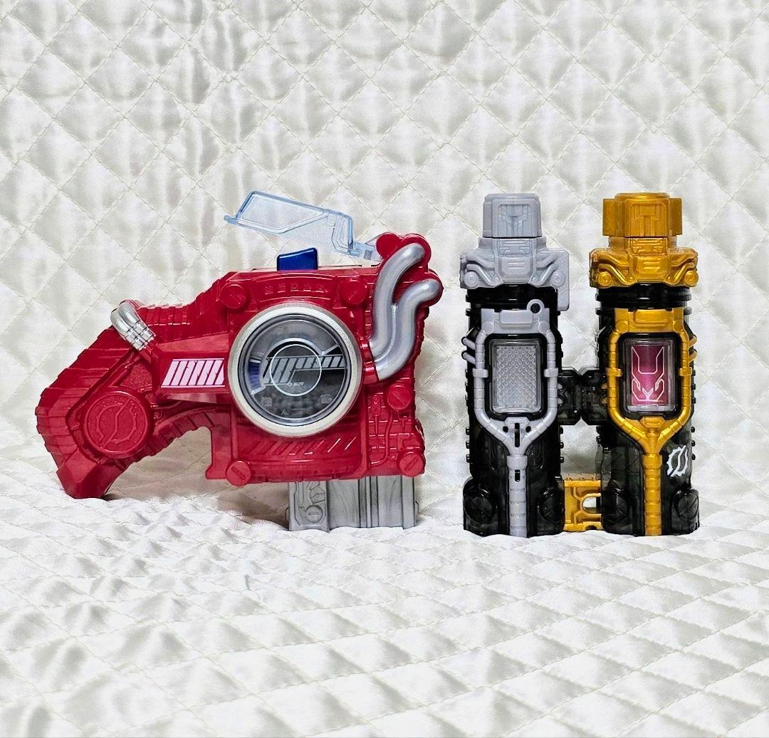 仮面ライダービルド》DXハザードトリガー&DXフルフルラビットタンク