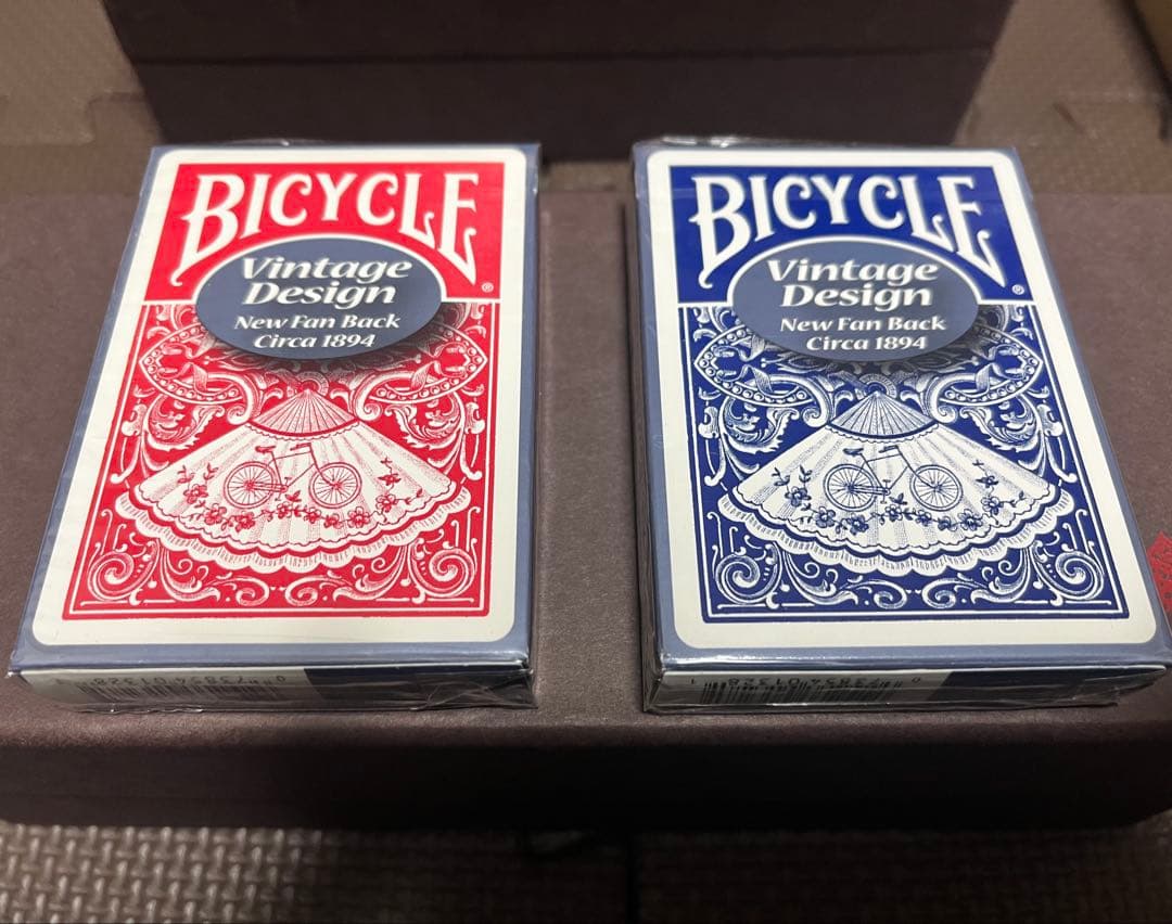 レアデック　New fan back 1st print 赤&青 レアデック New fan back 1st print 赤&青 ☆絶版デック☆ New Fan