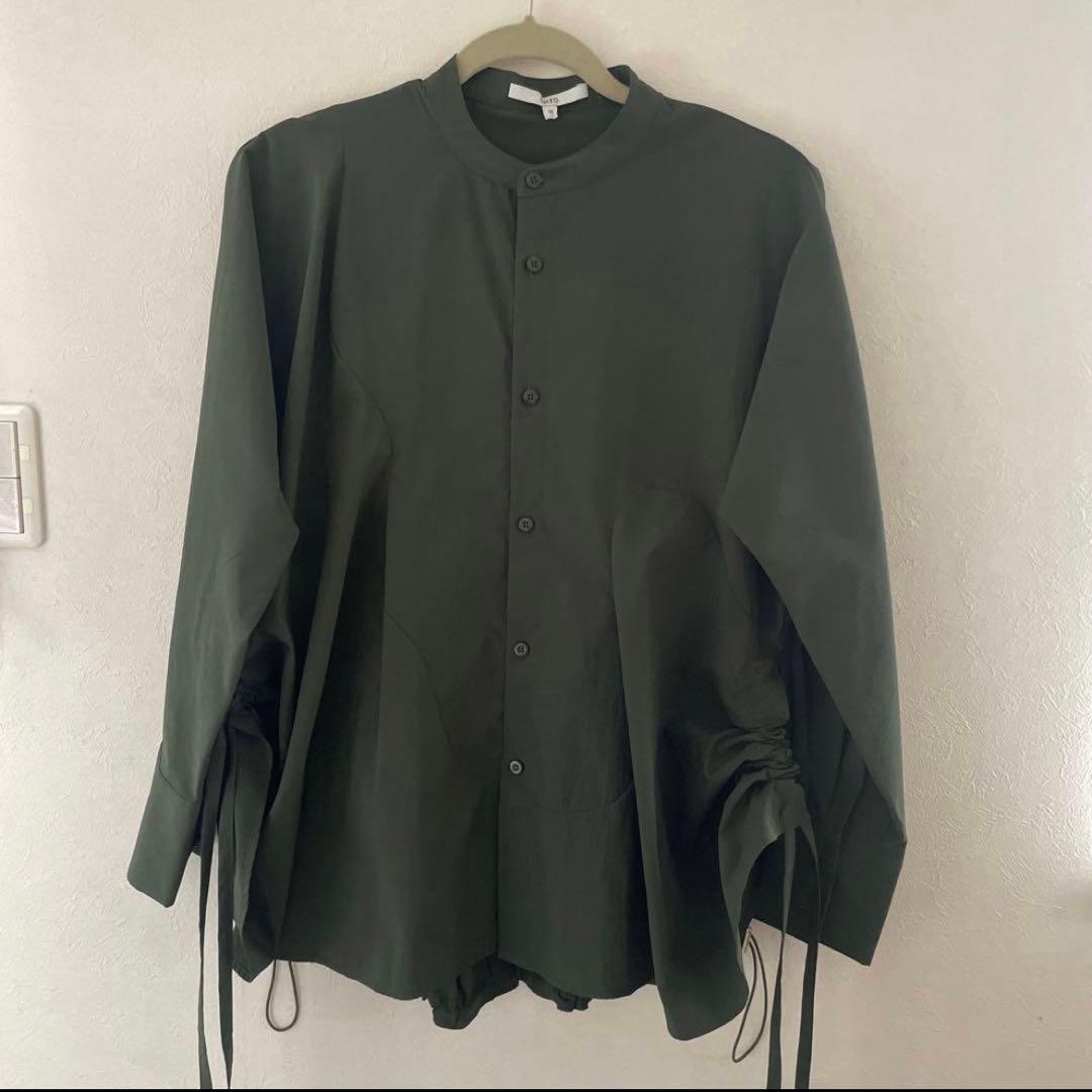 UN3D. ウェーブラインギャザーシャツ カーキ 長袖シャツ 36 スタンド