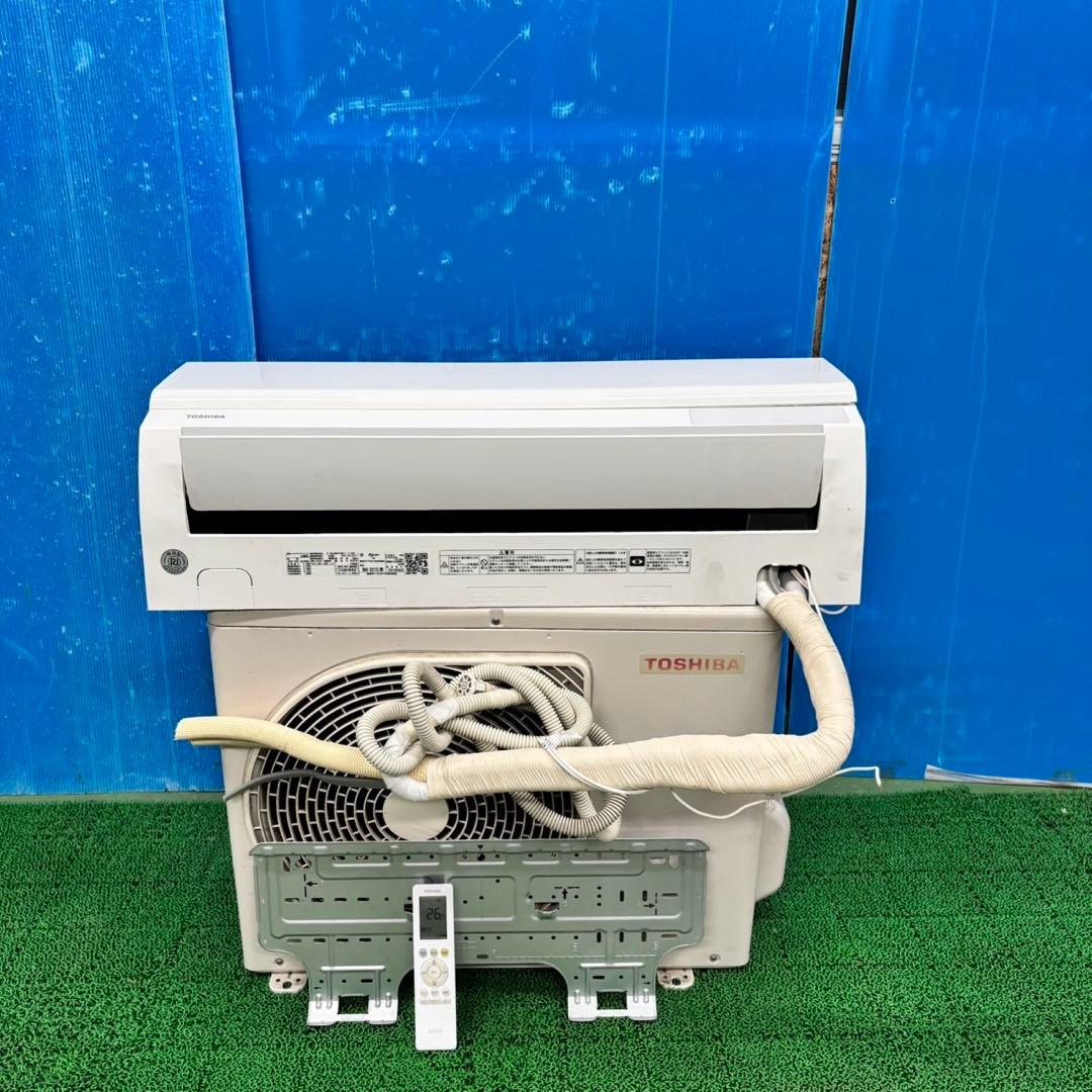 642 ルームエアコン　2022年製　容量2.2kw 6畳〜8畳向け　美品 TOSHIBA（東芝） ルームエアコン RAS-2214T-W 2.2kw (おもに6畳用) 単