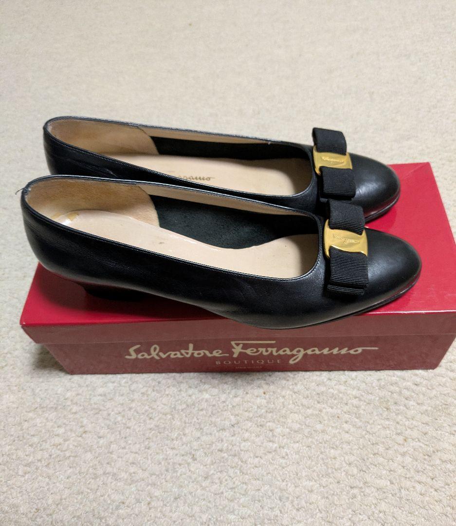 サルバトーレ フェラガモ 黒　ヴァラ　リボン フラットパンプス　 24.5cm