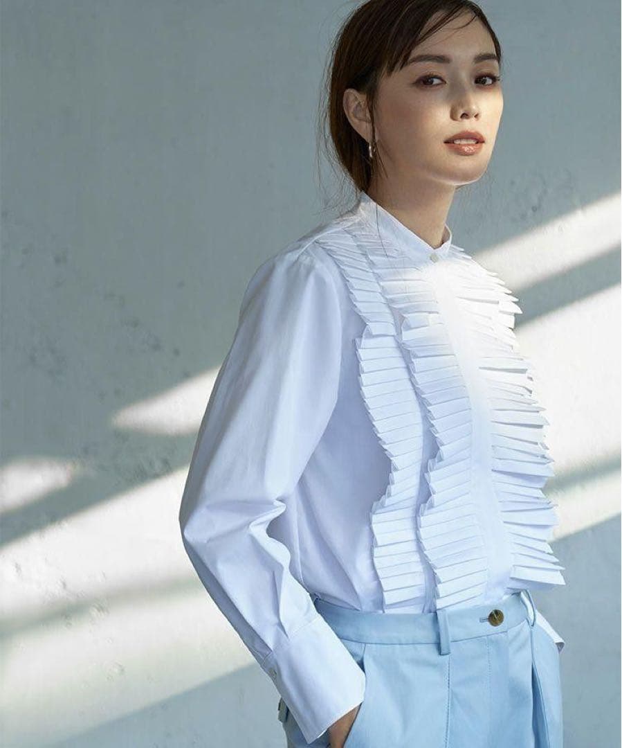 セオリーリュクス　フリルブラウス　38 顔周りを華やかに！ 着映えもかなうセオリーリュクスの“レフ板ブラウス