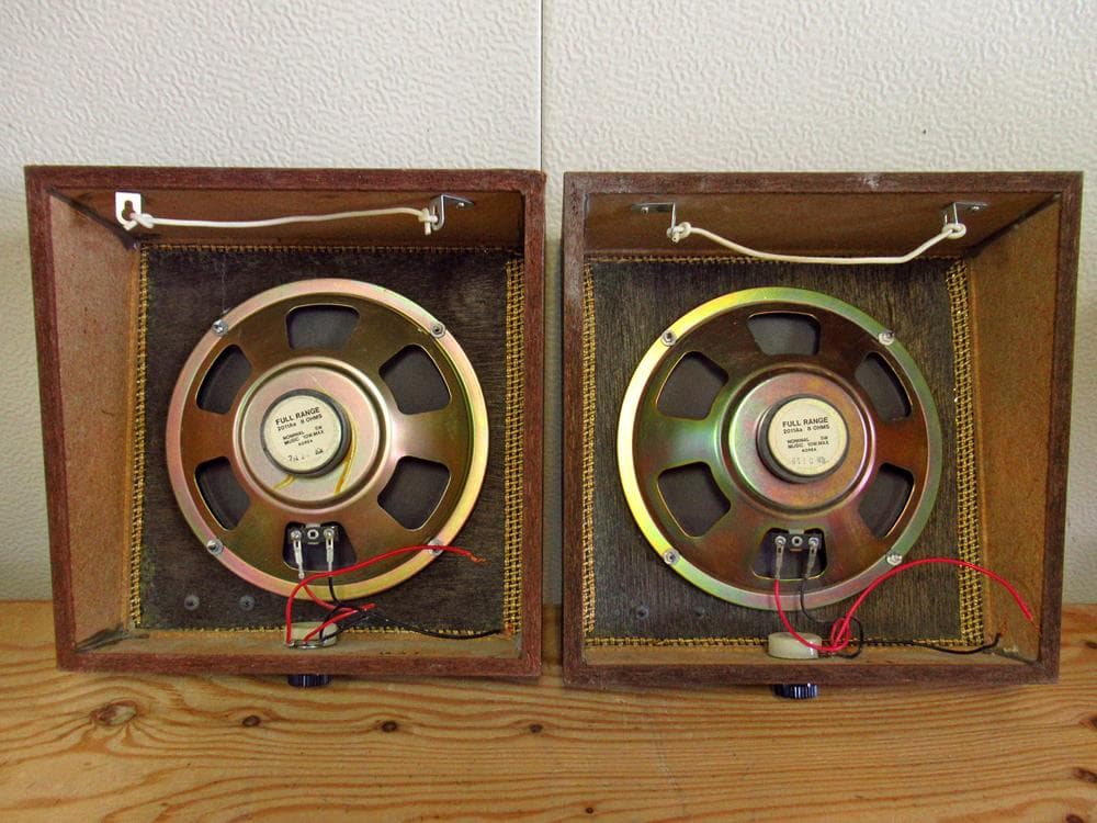 Realistic 8インチ 壁掛け スピーカー ペア 音量コントロール付きの