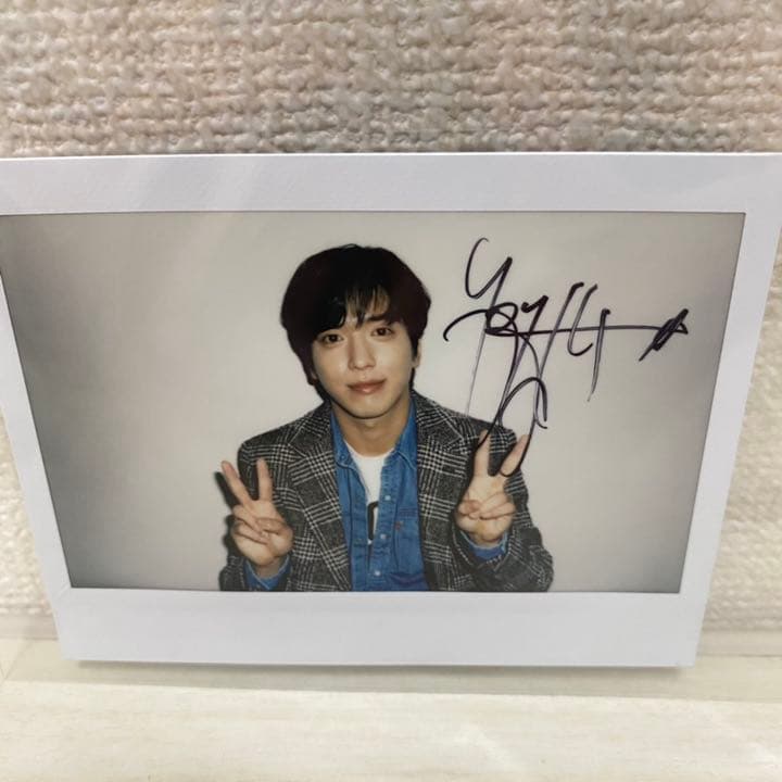 ジョン・ヨンファ 直筆サイン入りポラロイド - メルカリ