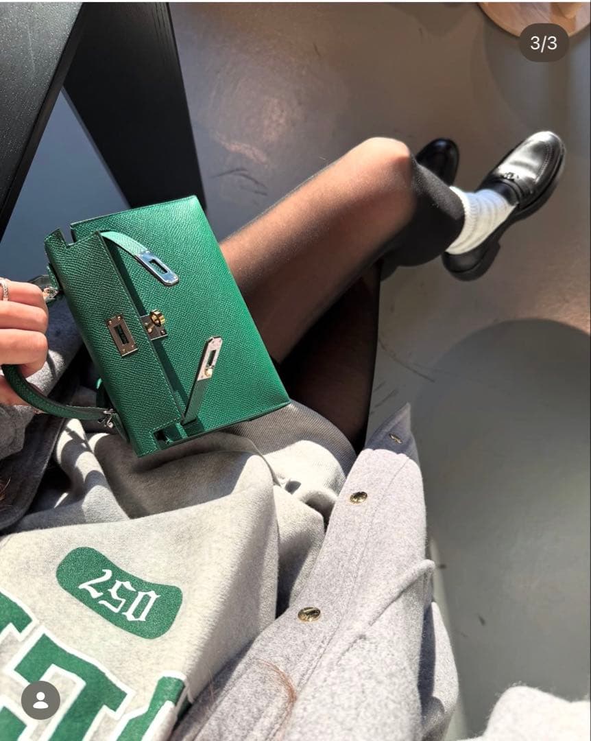 あみさん着用】LIBEIROリベイロカレッジロゴプルオーバートレーナー