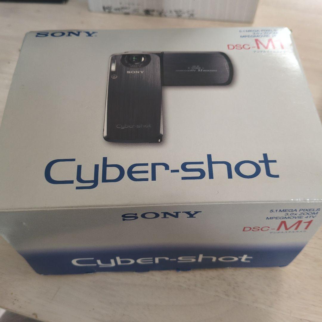 SONY Cyber-shot DSC-M1 本体と付属品 SONY Cyber-shot DSC-M1 本体と付属品 SONY Cyber-shot DSC-M1 本体と