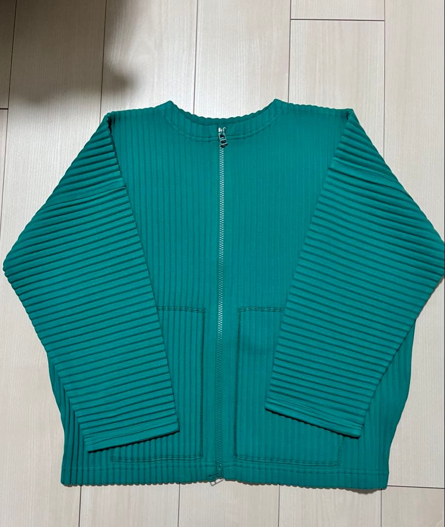 ISSEY MIYAKE me グリーン ジップパーカー HOMME PLISSE ISSEY MIYAKE ジップアップ パーカー メンズ SIZE 3 オム