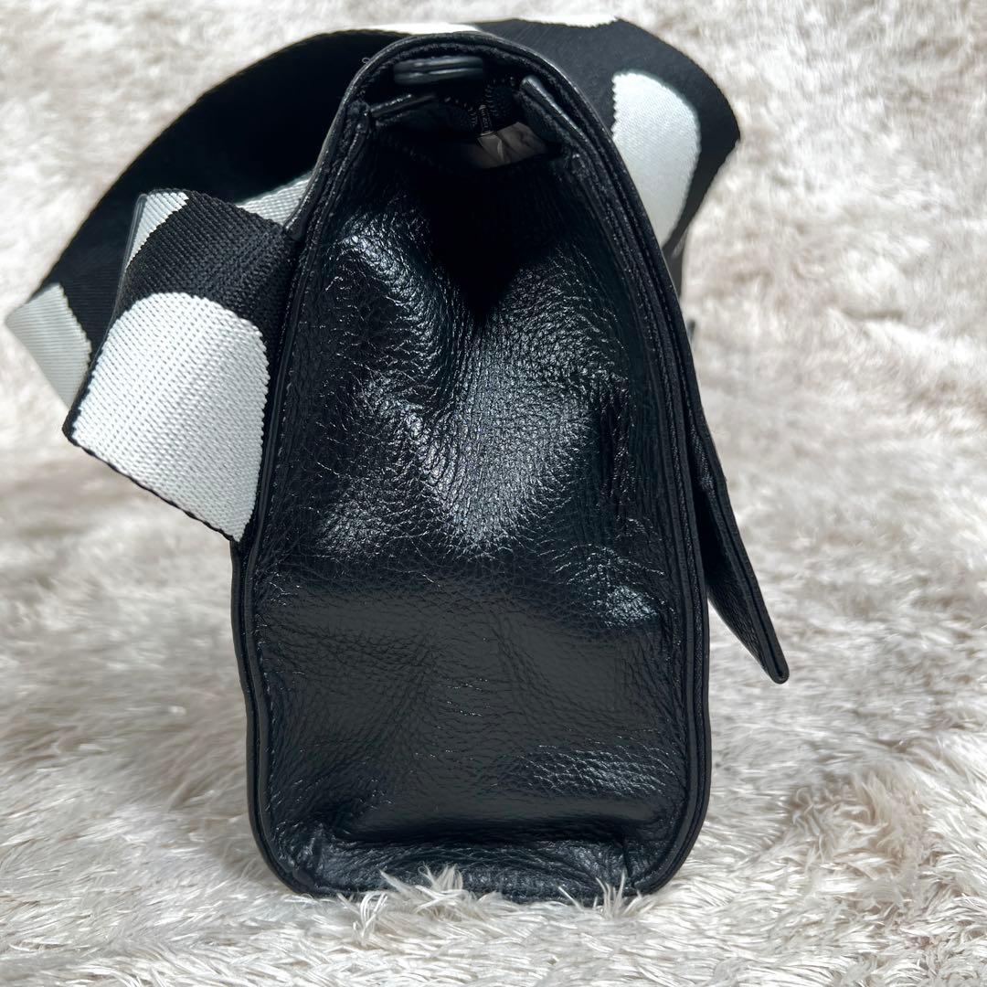 イアパピヨネ ワイドテープショルダーバッグ ボディバッグ