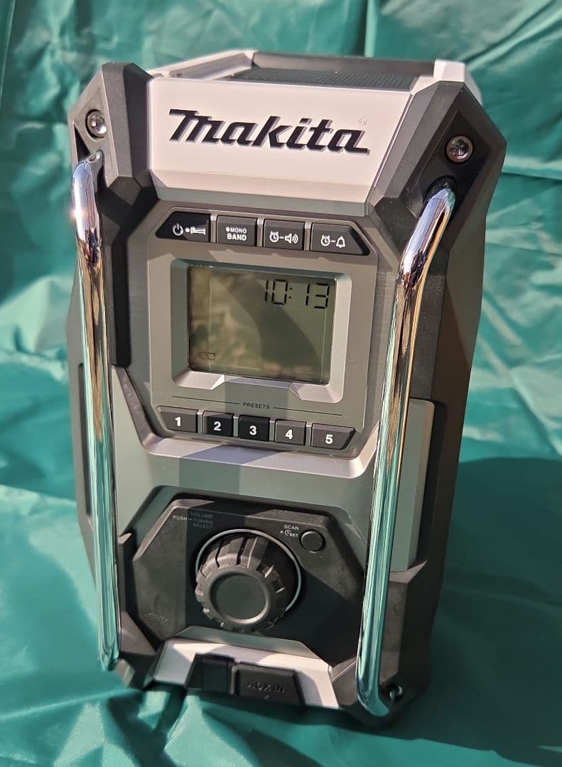 Makita ラジオMR001GZW Amazon.co.jp: マキタ(Makita) 充電式ラジオ（白） 40Vmax 本体のみ