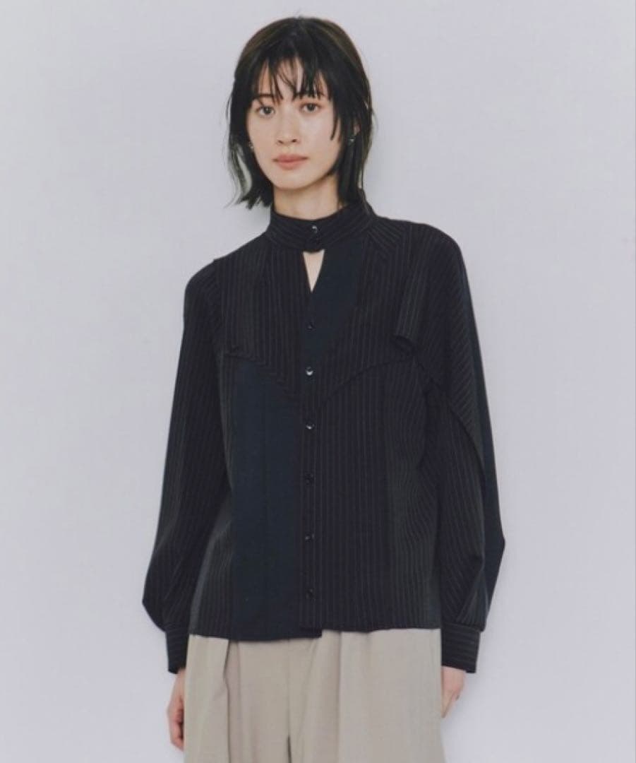 UNITED TOKYO アシメスリットデザインブラウス navy UNITED TOKYO