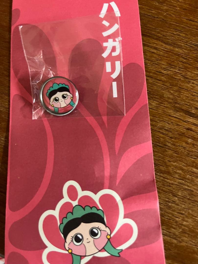 2025万博ピンバッジ ハンガリー パビリオン - メルカリ