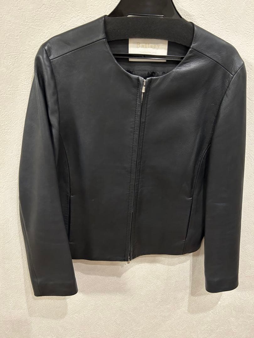 トゥモローランド　本革　ノーカラー　ライダースジャケット　羊革　黒　ダブルジップ レザージャケット ノーカラー 革ジャン メンズ 秋冬 本革 ラムレザー