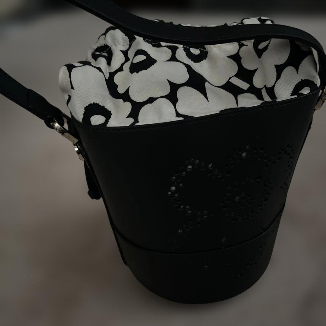 marimekko ショルダーバッグ 黒 花柄 marimekko（マリメッコ） ショルダーバッグ ALL DAY BUCKET UNIKKO