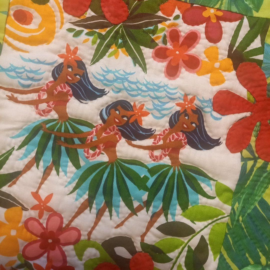 ハワイアンキルトタペストリー フラガール - メルカリ