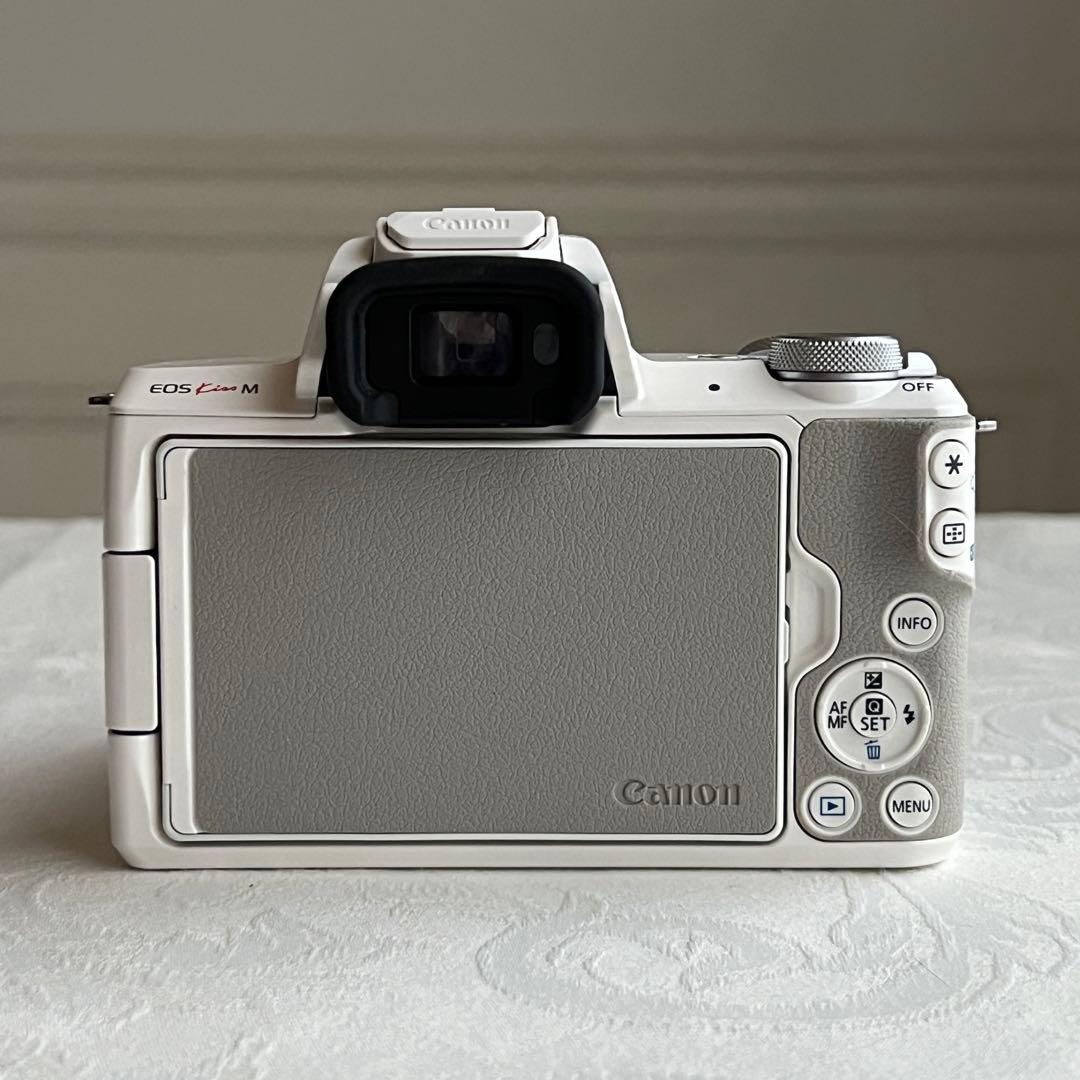 canon EOS kiss m かわいいホワイトボディ - メルカリ