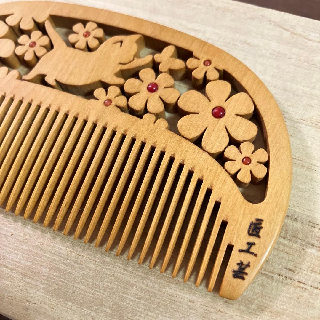 《新品同様》　つげ櫛 猫と花 さつまつげ　紅珊瑚　匠工芸　定価¥39,500