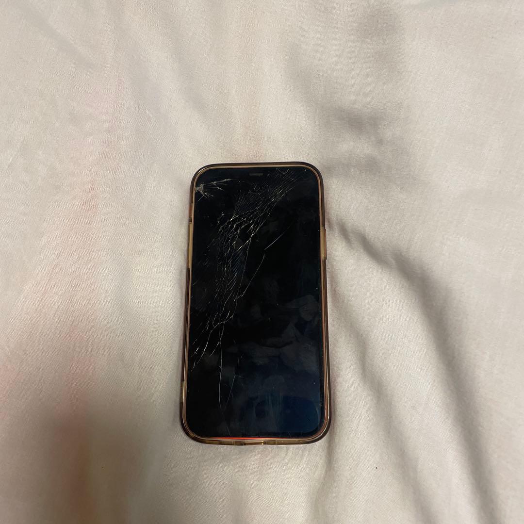 iPhone 12赤色 画面ひび割れあり - メルカリ