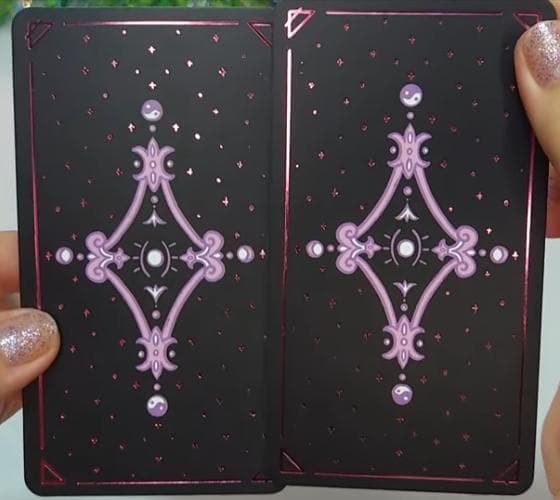 正規品タロットカード】豪華箔押し仕様✨童話や物語を描いた絵本のよう