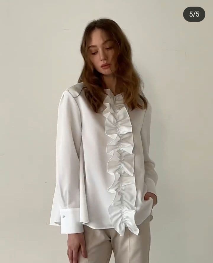 新品未使用⭐maison de Dolce.フリルフレアブラウス - メルカリ