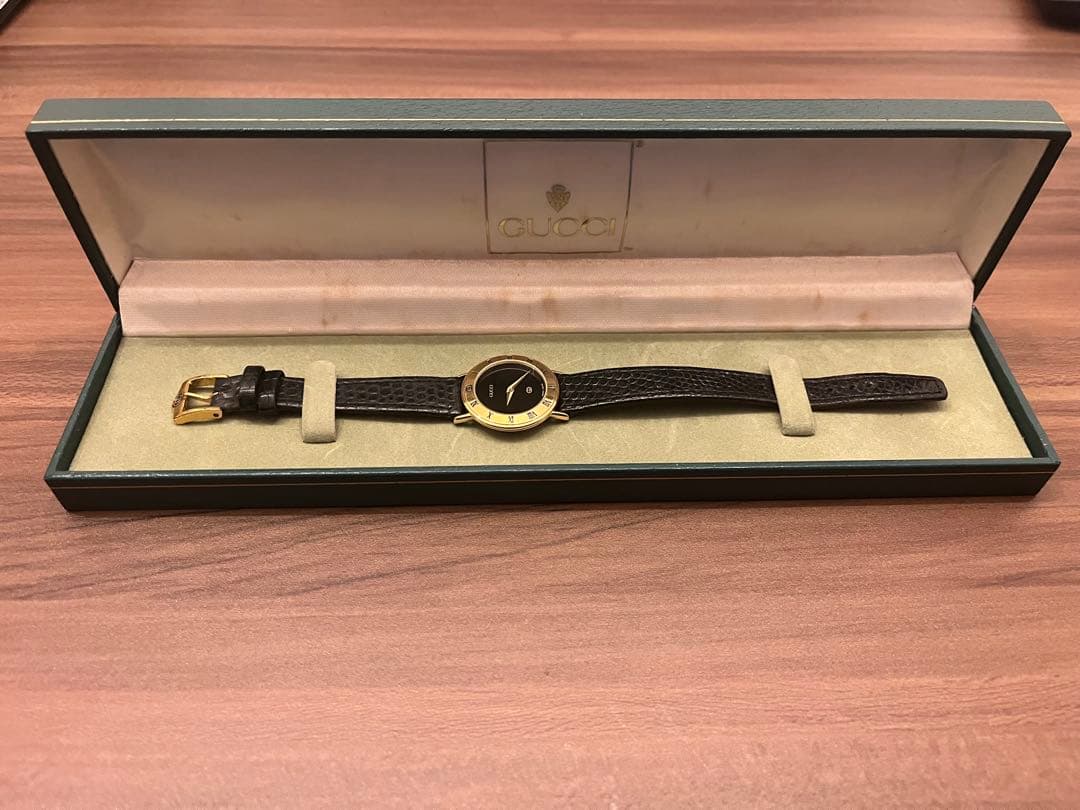 GUCCI アナログ時計 黒レザー GUCCI（グッチ） レディース 腕時計 黒 ブラック SS レザー アナログ