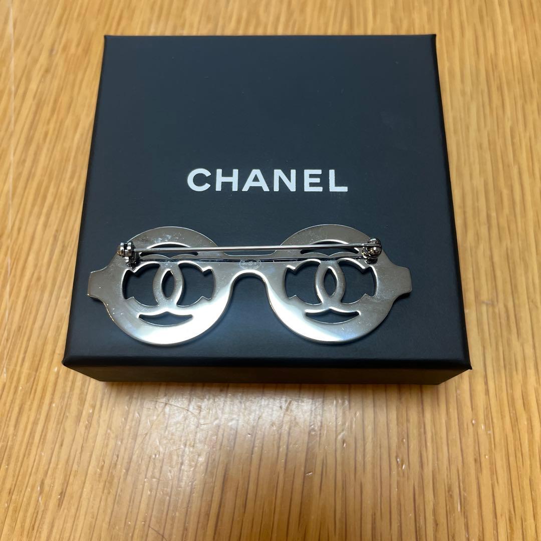 CHANEL サングラス型ブローチ B17