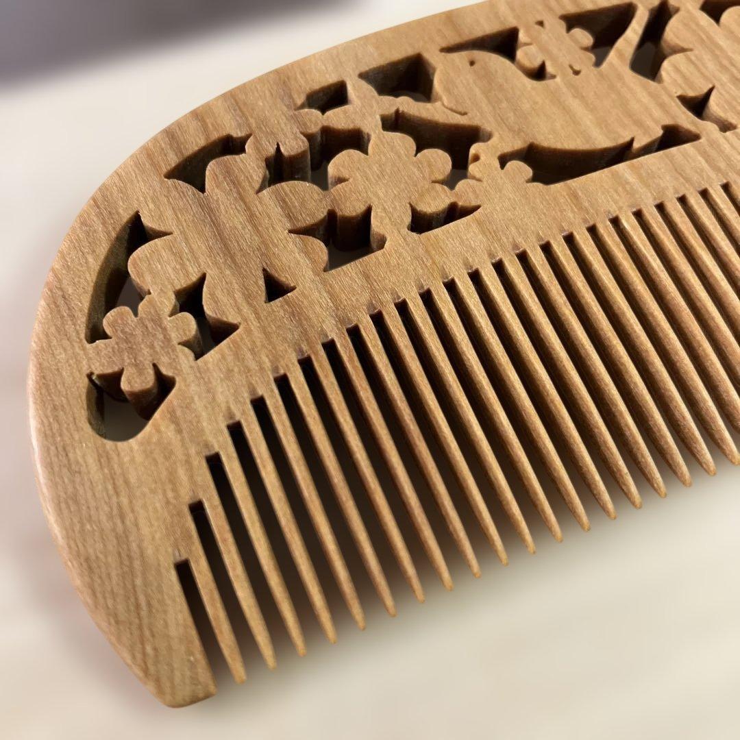 《定価¥39,500》 つげ櫛　透かし彫り　猫と花　とき櫛 さつまつげ　匠工芸