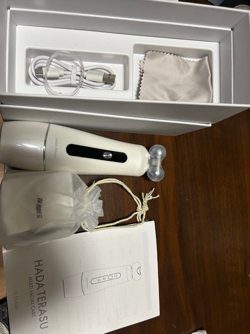 HADATERASU 美顔器 ホワイト Amazon.co.jp: HADA TERASU MULTI FACIAL CARE ハダテラス 美顔器 EMS