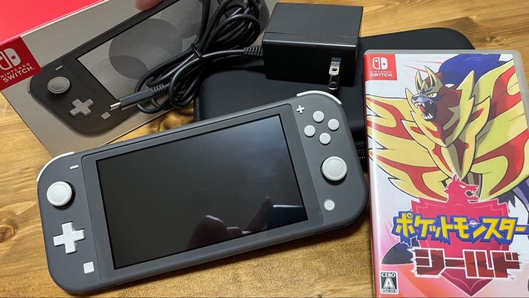 Nintendo Switch Lite グレー 本体 + ポケモンシールド ポケモン剣盾」仕様の「Nintendo Switch Lite ザシアン・ザマゼンタ