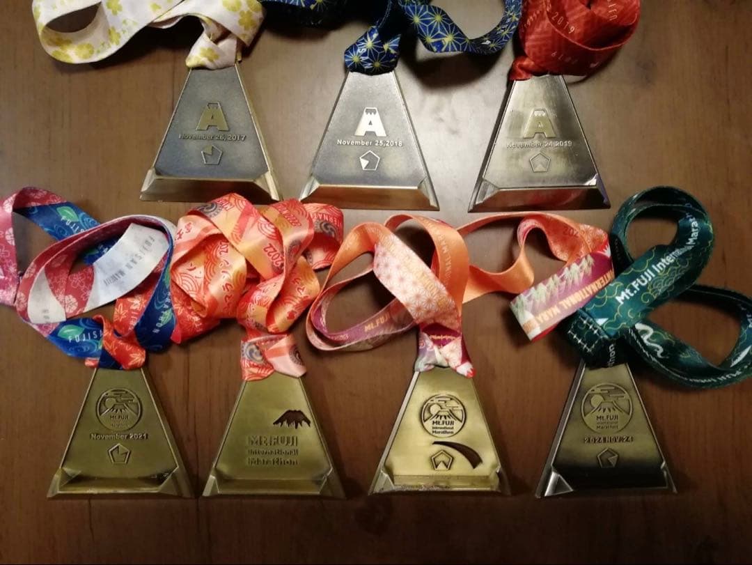 富士山マラソン 完走メダル 7個セット フィニッシャーメダル 立つタイプ
